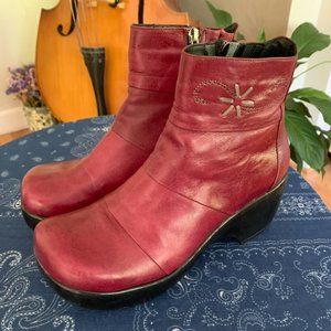 Figura red zipper boots